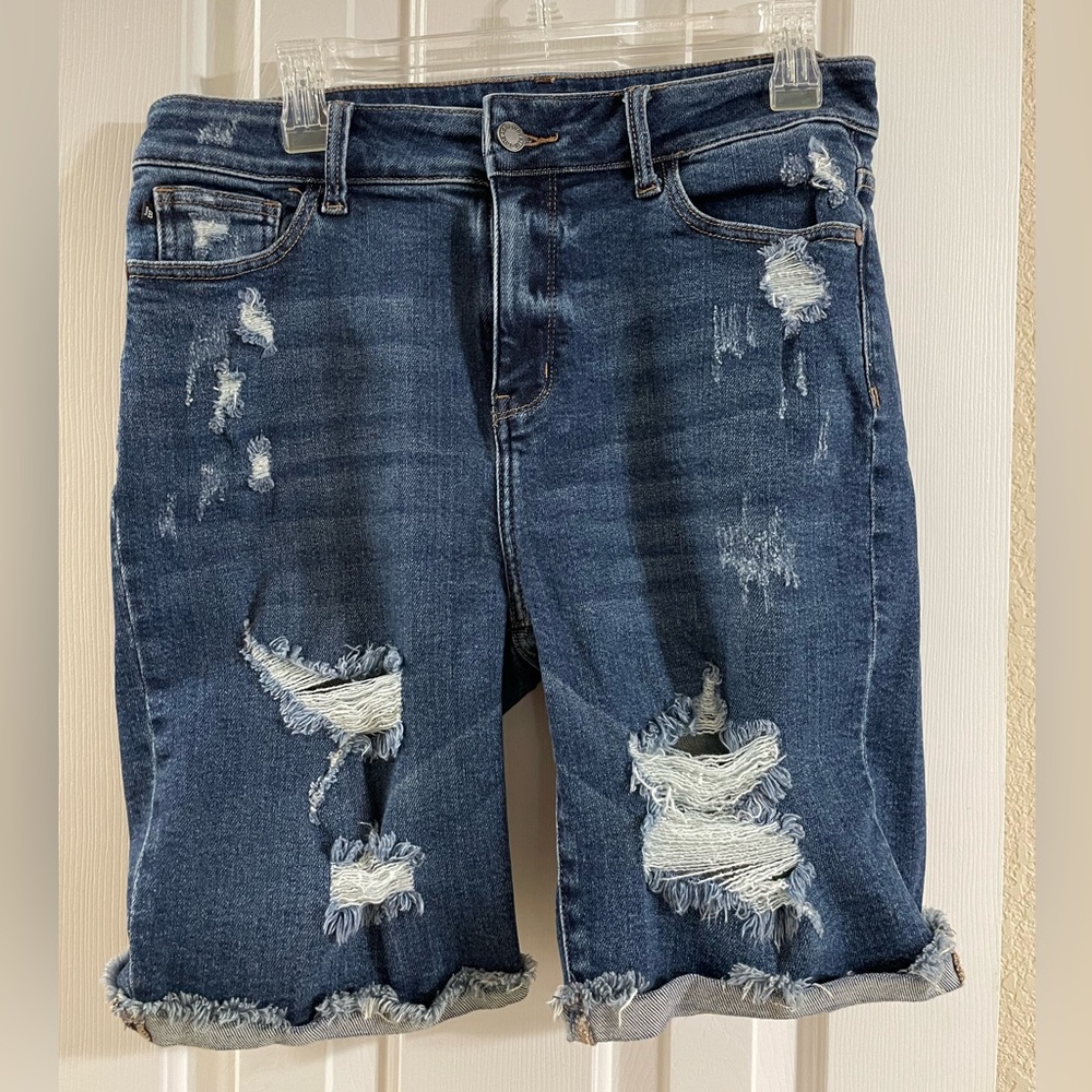 Judy Blue Bermuda denim shorts. XL great condition.